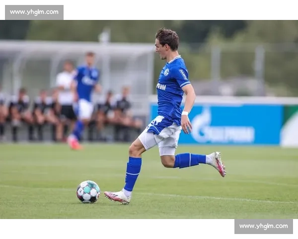 鲁尔区德比再燃战火沙尔克04迎战多特蒙德巅峰对决经典之夜即将上演 鲁尔区德比再燃战火沙尔克04迎战多特蒙德巅峰对决经典之夜即将上演